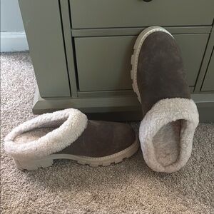 La Canadienne Shearling-Lined Women's Slip-On Shoes